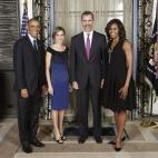 Los reyes junto a los Obama.