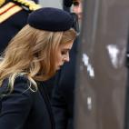 La princesa Beatriz, la hija mayor del príncipe Andrés, entra en la abadía de Westminster.