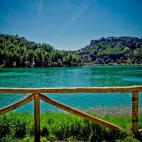 En pleno centro del Parque de las Lagunas de Ruidera se encuentra este enclave natural en el que los viajeros dicen sentirse como en casa. Alojarse en una de las tiendas o bungalows se complementa con la tranquilidad de la naturaleza en un paseo...