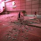 Vista general de daños en los edificios de la zona hotelera este martes, en el balneario de Acapulco en el estado de Guerrero (México).
