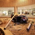 Vista general de daños en los edificios de la zona hotelera este martes, en el balneario de Acapulco en el estado de Guerrero (México).