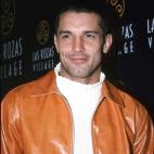 5c8ae8aa230000d50423e7e7