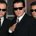 Todos los hombres de negro son hoy grandes personajes de los medios de comunicaci&oacute;n: Arturo Valls, Toni Garrido, Gonzo, Juanra Bonet, Manel Fuentes, Christian G&aacute;lvez, El Gran Wyoming... Su forma de tratar los temas de actualidad y ...