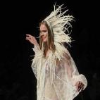 Un diseño de YolanCris en la pasarela de novias Barcelona Bridal Week 2014.