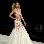 Un diseño de Cymbeline en la pasarela de novias Barcelona Bridal Week 2014.