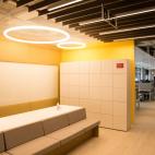 Con mucha luz natural, la del interior es suave e indirecta.