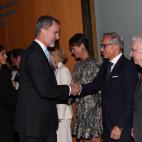 El rey saluda a Josep Bou