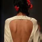 Un diseño de Victorio&Lucchino en la pasarela de novias Barcelona Bridal Week 2014.