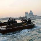 Clooney camino de la ceremonia