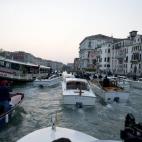 Barcos con periodistas