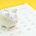 Es una variante del método anterior, aunque el ahorro es diario. Se consigue más dinero pero supone más sacrificio. El primer día de mes habría que guardar un euro en la hucha, el segundo... dos, el tercer... tres y así se sucesivamente. E...