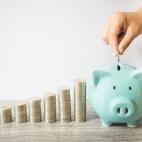 S&oacute;lo hay que coger una hucha e ir llen&aacute;ndola semana a semana aumentando la cantidad de forma progresiva. Cada semana un euro m&aacute;s. As&iacute;, la primera se echa un euro; la segunda, dos; la tercera, tres... y la &uacute;ltim...