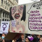 Multitud de carteles y pancartas por toda Espa&ntilde;a, como esta en la Puerta del Sol