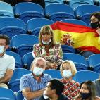 Una aficionada hace una peineta a Nadal durante un partido en Australia