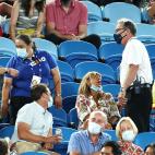 Una aficionada hace una peineta a Nadal durante un partido en Australia