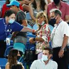 Una aficionada hace una peineta a Nadal durante un partido en Australia
