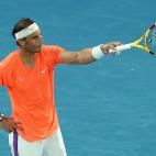 Una aficionada hace una peineta a Nadal durante un partido en Australia