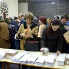 La conmoción por los atentados movió a las urnas a más del 77% del electorado, más de ocho puntos superior a la registrada en los comicios de 2000, cuando alcanzó el 68,7%. La jornada transcurrió sin incidencias.