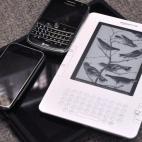 Si viajas mucho y siempre estás luchando por mantener viva la batería de tus gadgets quizás debas dar un repaso a estos consejos. FOTO: Mark H. Anbinder