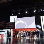 Los ganadores del festival en el escenario.