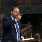 Jos&eacute; Luis &Aacute;balos (PSOE), en un momento de su intervenci&oacute;n.