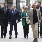 El portavoz de Comprom&iacute;s en el Congreso de los diputados, Joan Baldov&iacute; (dcha), y los senadores de PP Jose Ram&oacute;n Bauza (izda) y Jos &eacute; Manuel Barreiro (2 i), a su llegada al Congreso el d&iacute;a que se debate la moci&...