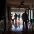 'Fiona', seg&uacute;n el gobernador Pedro Pierluisi, ha dejado "da&ntilde;os catastr&oacute;ficos" en la isla, que ha registrado vientos de m&aacute;s de 135 kil&oacute;metros por hora e importantes tormentas que han da&ntilde;ado puentes,...