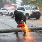 'Fiona', seg&uacute;n el gobernador Pedro Pierluisi, ha dejado "da&ntilde;os catastr&oacute;ficos" en la isla, que ha registrado vientos de m&aacute;s de 135 kil&oacute;metros por hora e importantes tormentas que han da&ntilde;ado puentes,...