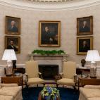 Quinteto de presidentes sobre la chimenea. Manda Franklin D. Roosevelt.