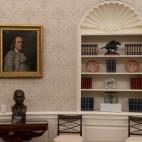 Sobre la mesa, el busto de Harry Truman.