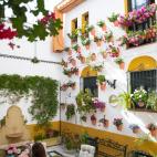 Esta vivienda es una construcci&oacute;n actual que sigue los dictados de la arquitectura tradicional y el patio, que se ha ubicado en el centro de la casa, es la zona m&aacute;s fresca.