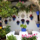 A un lado del patio, dos grandes lavaderos encalados llaman la atenci&oacute;n de los visitantes.