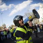 5c8b0cc22400000a05a3fa63