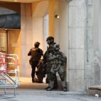 5c8b1319360000c81a6c6716