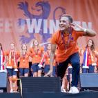 5c8a5964260000ea04fe3d8e