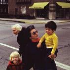 PHotoEspaña 2016 acoge en la Fundación Canal la primera gran exposición dedicada a Vivian Maier, "insólita artista" para García Yelo. La muestra Vivian Maier, Street Photographer (fotógrafa callejera), recoge la segunda mitad del siglo XX ...