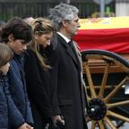 La familia de Suárez acompaña al féretro.