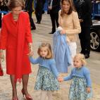 Con sus nietas Leonor y Sof&iacute;a.