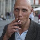 Carlos posa para una foto en la Plaza Mayor