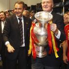 La Eurocopa de 2008. El rey bajó al vestuario de la selección española para celebrar la Eurocopa conquistada ante Alemania (1-0) e incluso hacerse una foto con el trofeo.