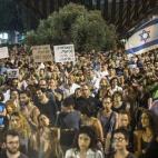 5c8b1fcd230000dd04242af6