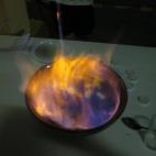 "Mouchos, coruxas, sapos e bruxas..." No hay buena fiesta que no termine con una queimada y su esconxuro. Mira aquí qué ingredientes necesitas y el conjuro completo.