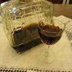 Esta es la forma rápida de prepararlo, pero si dispones de tiempo puedes cambiar el café líquido por granos y dejarlo macerar diez días. Consulta la receta en CookPad.