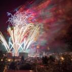 La ciudad gallega de Santiago de Compostela ofrece un espectáculo de luz y sonido por las fiestas del Apóstol.