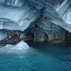 El lago Buenos Aires o General Carrera se encuentra en la Patagonia, compartido por Argentina y Chile. En las costas del lago se encuentra la llamada Catedral de Mármol, una formación mineral erosionada con peculiares formas. Se puede recorrer...
