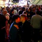 Ni mascarillas ni distancia de seguridad: así ha sido la primera noche de pubs abiertos en Reino Unido.