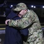 Momento de abrazos y alegr&iacute;a tras meses capturados.