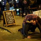 Ni mascarillas ni distancia de seguridad: así ha sido la primera noche de pubs abiertos en Reino Unido.