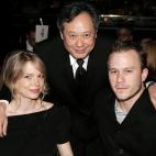 5c8b151222000051001a3ba3