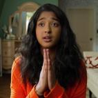 Por la serie Yo nunca (Netflix).